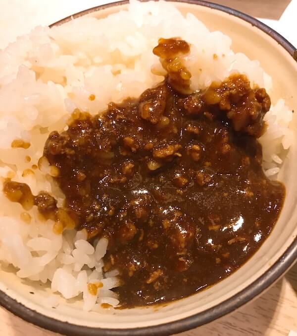 ポンチ軒、ご飯にカレーソース