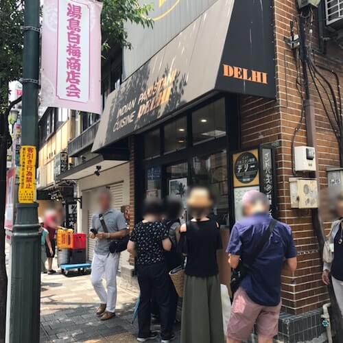 デリー上野店、外観、行列