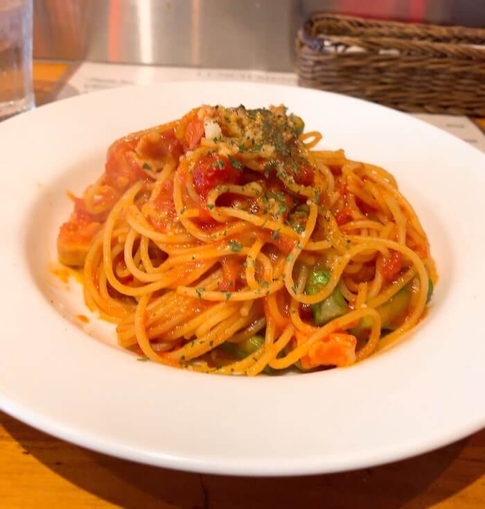 BISTROkuu神保町でお得なサラダバー+パスタランチ