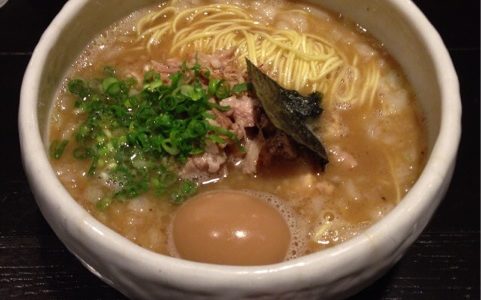 「まぜそば」と「かけそば」が美味しい『俺の空』 at 新宿