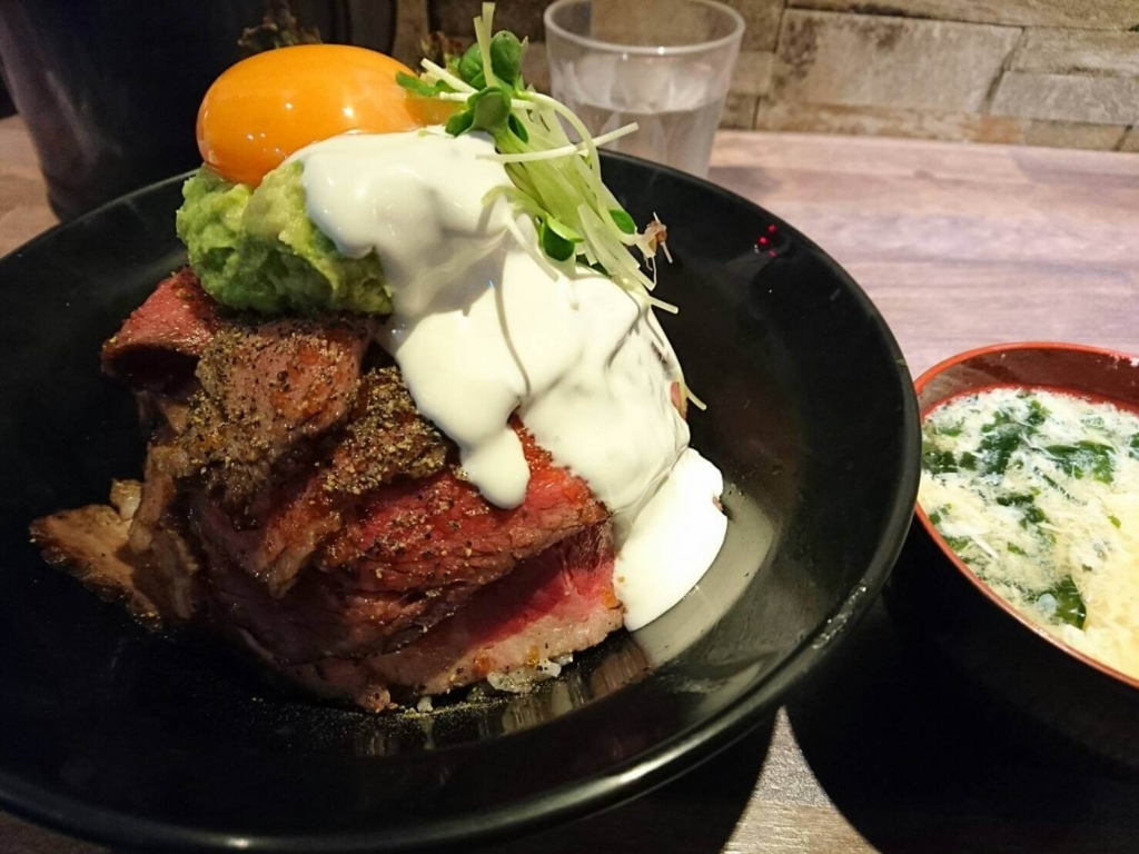 神保町ビーフ　ローストビーフ丼