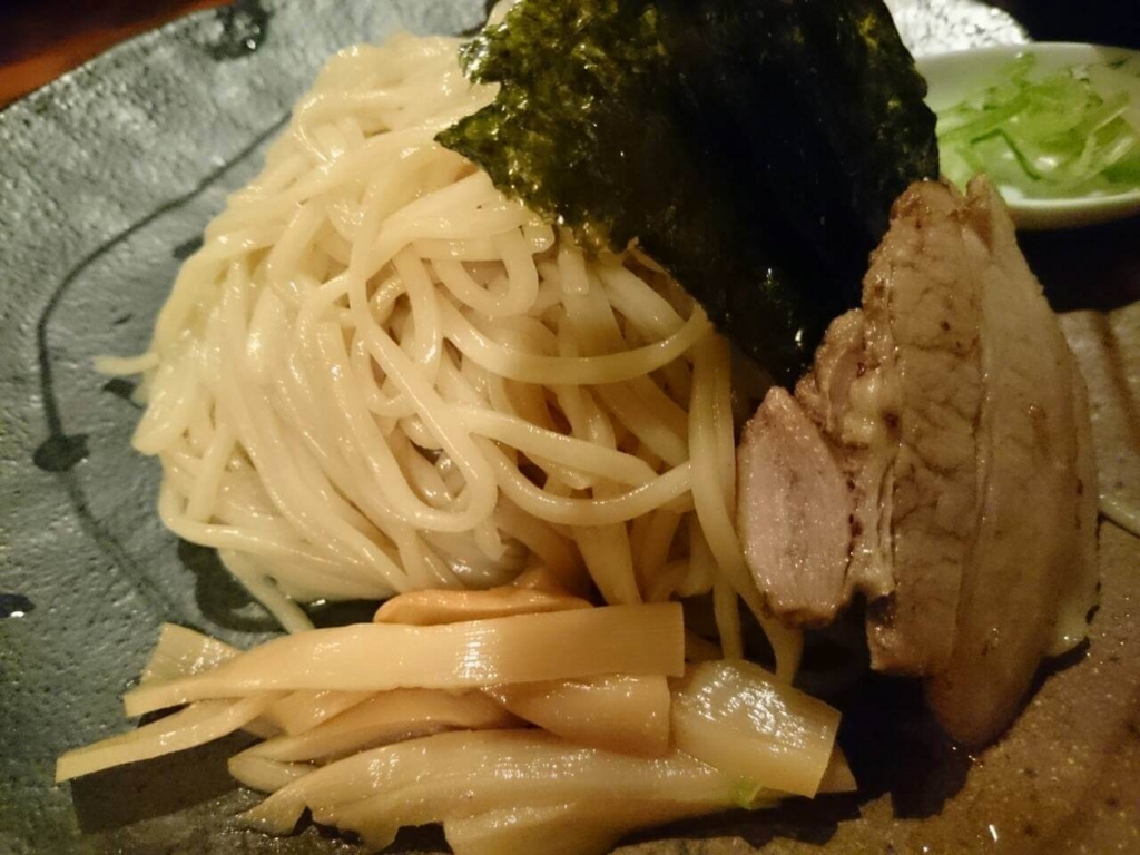 新宿龍の家豚骨ラーメン豚骨ラーメンつけ麺