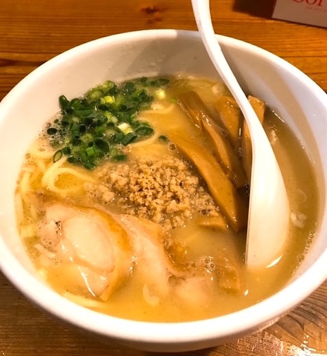 池袋鶏の穴鶏パイタンラーメン