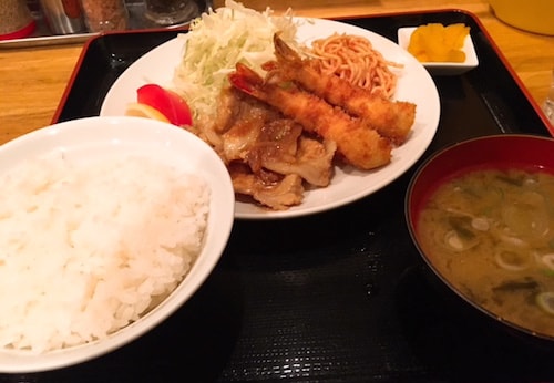 ねこ膳新宿ディナー生姜焼きエビフライ