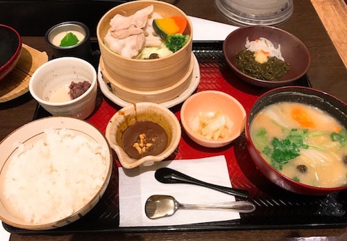 大戸屋野菜のせいろ蒸しとたっぷり野菜の麦みそ汁定食